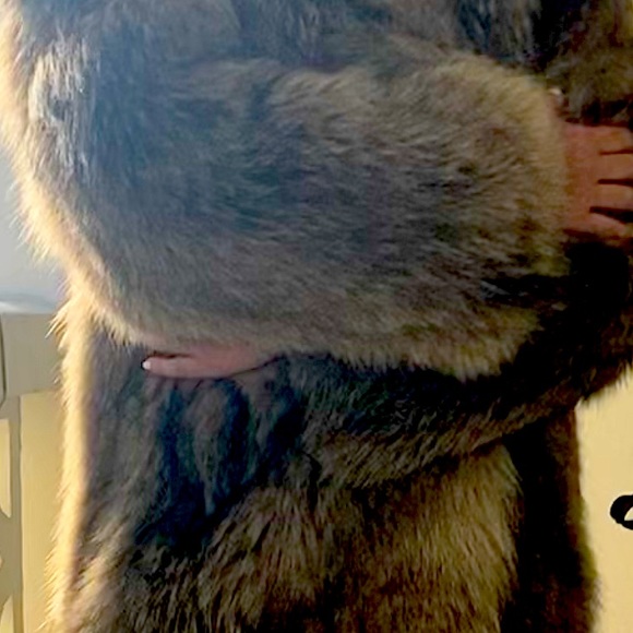 Stunning Genuine Siberian Silver Fox Fur Coat - Picture 3 of 9